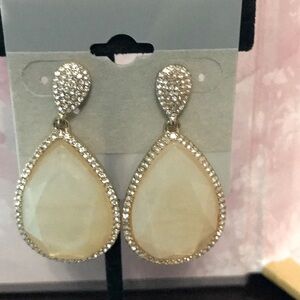 Pearly earrings w/sparkly trim